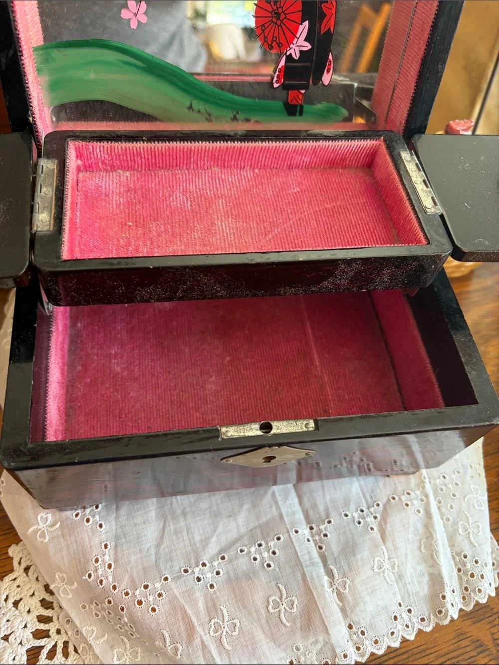 Lacquer Jewelry Box with Red Scenic Pagoda Detail - Black/Red